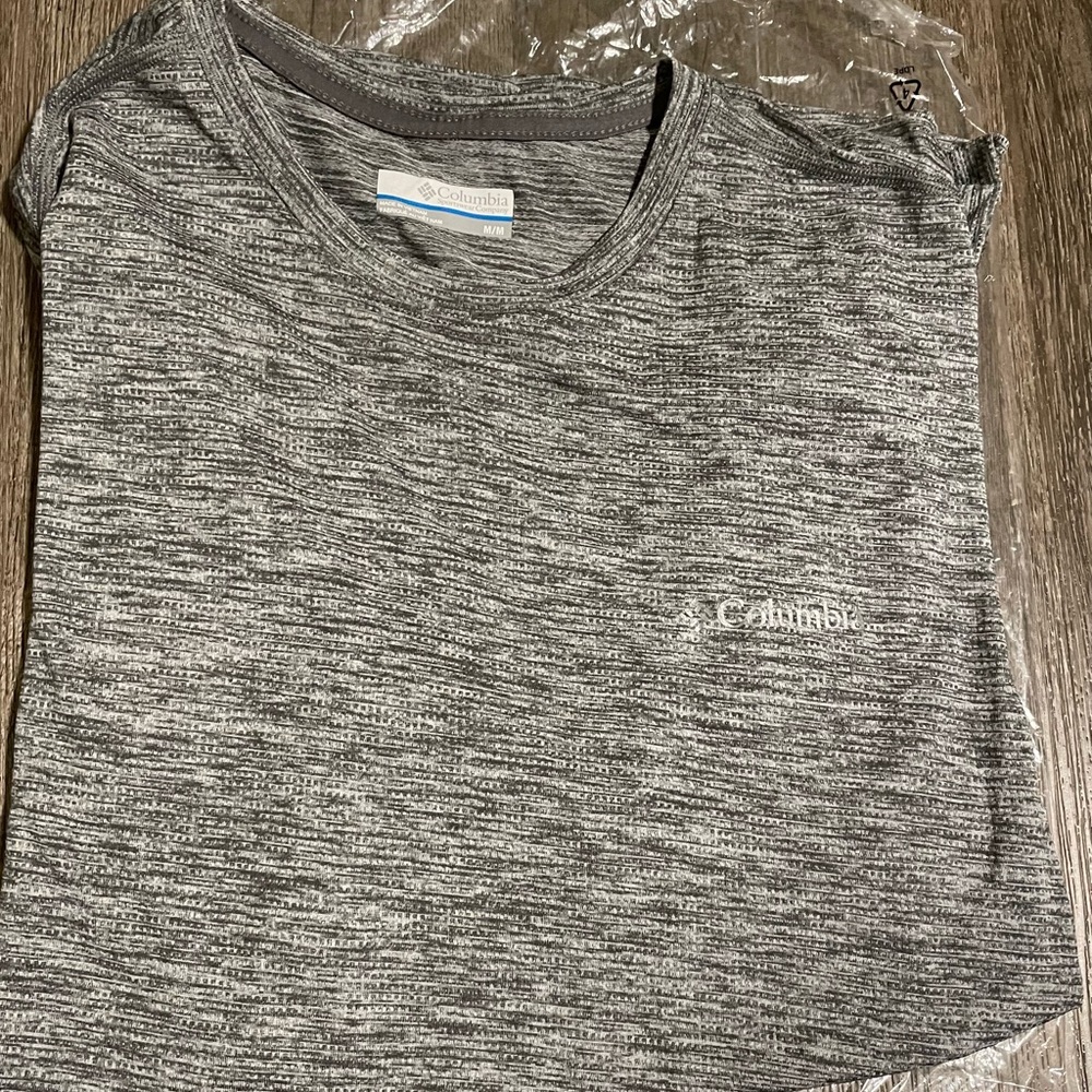 Columbia t-shirt